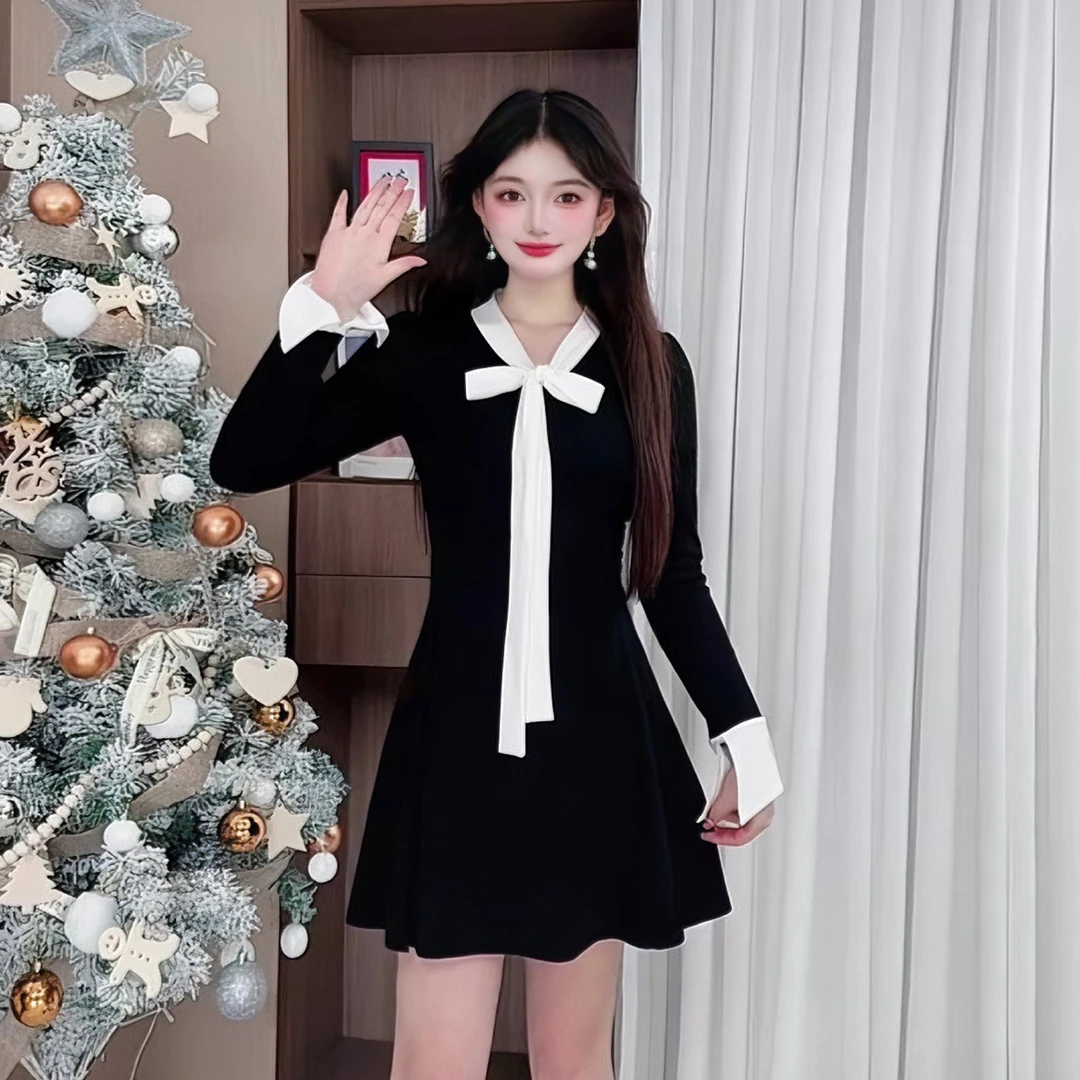 秋冬法式连衣裙蝴蝶结系设计感打底裙显瘦收腰减龄内搭小黑裙名媛
