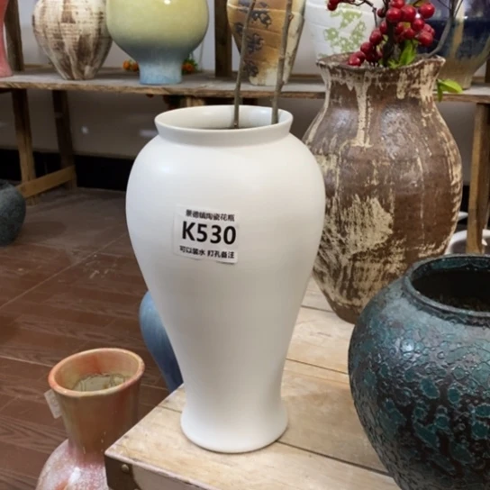 瓶景德镇陶瓷。景德镇陶瓷