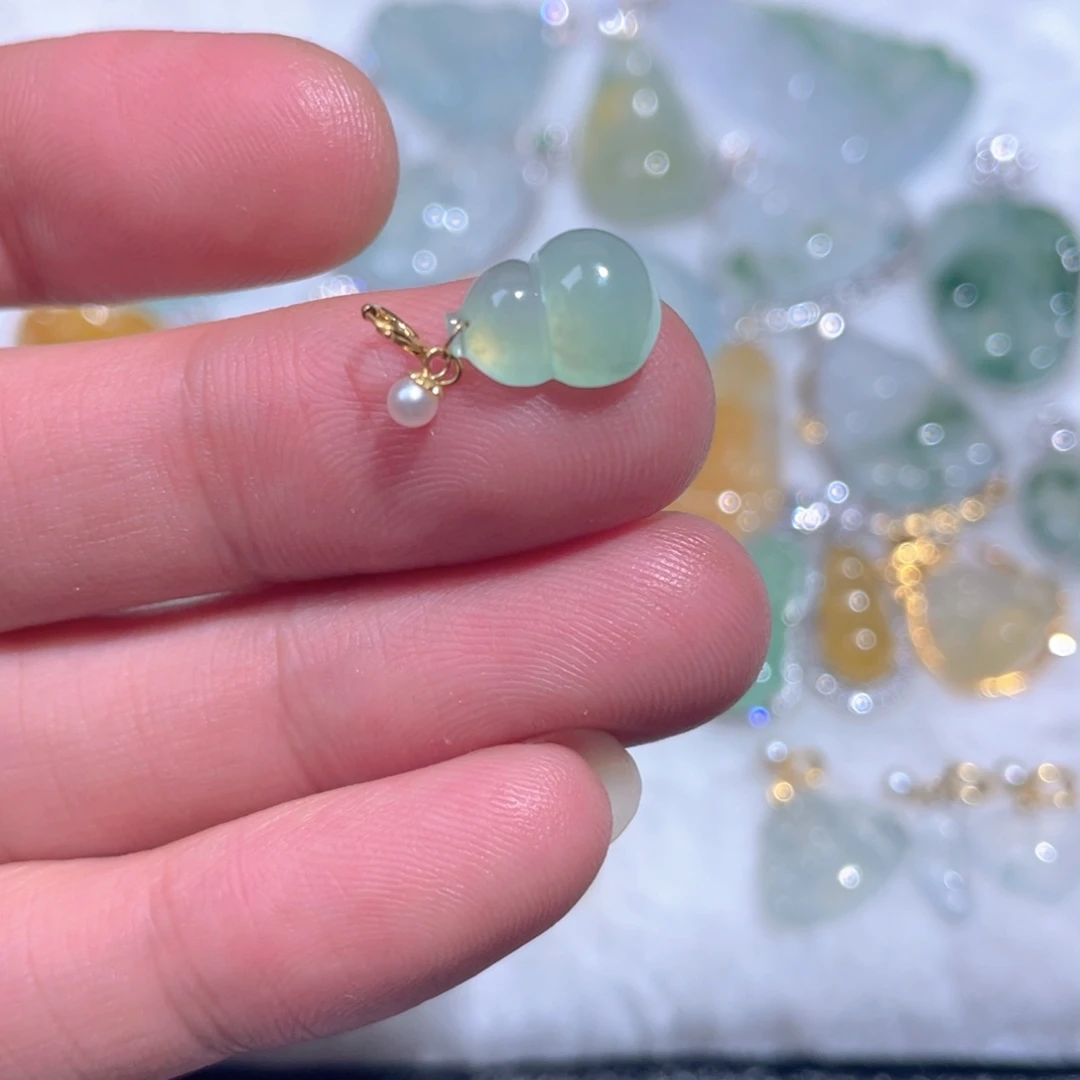 翡翠18K金镶嵌颈饰翡翠