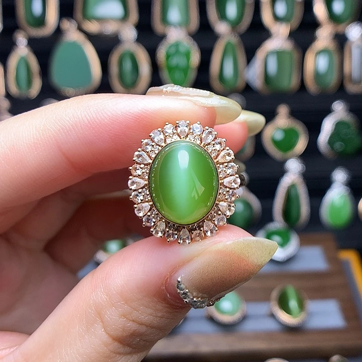 和田玉首饰18K金镶嵌