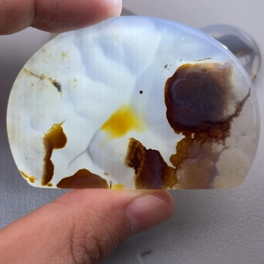 玛瑙/玉髓颈饰未镶嵌兰**士