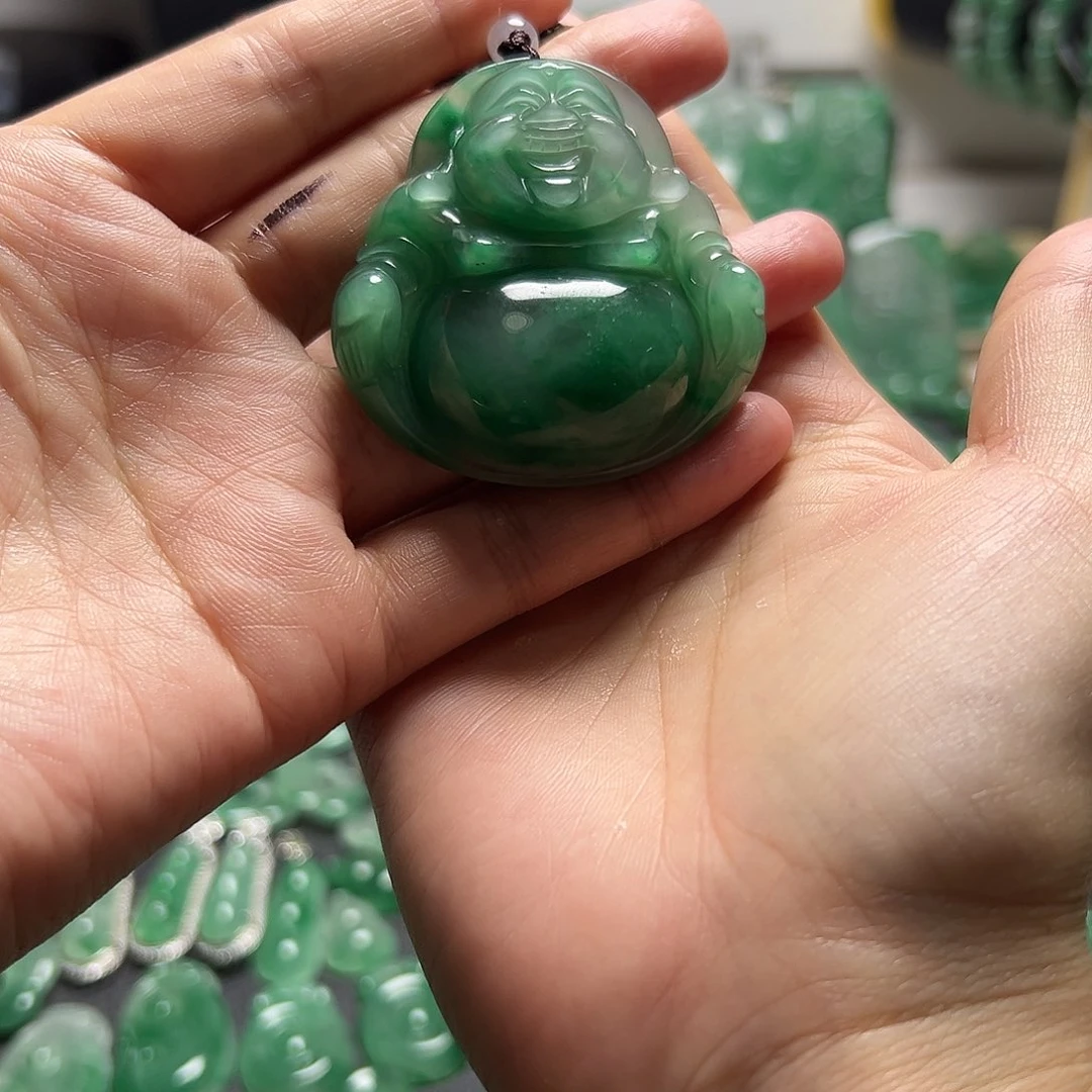 石英质玉未镶嵌颈饰陌*