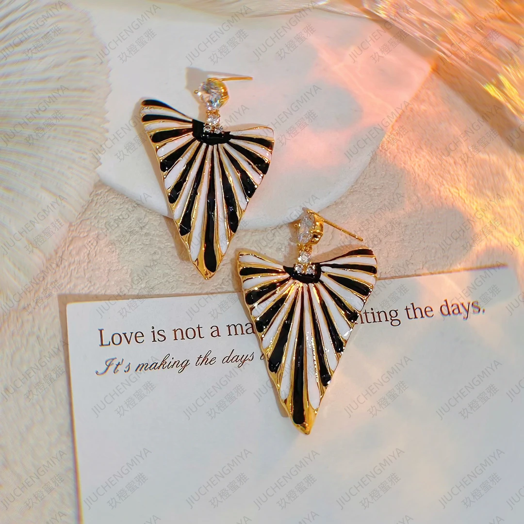 铜合金合成锆石耳饰 云絮S109时尚气质百搭高级感夸张个性女耳环