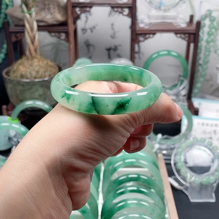 未镶嵌手镯石英质玉