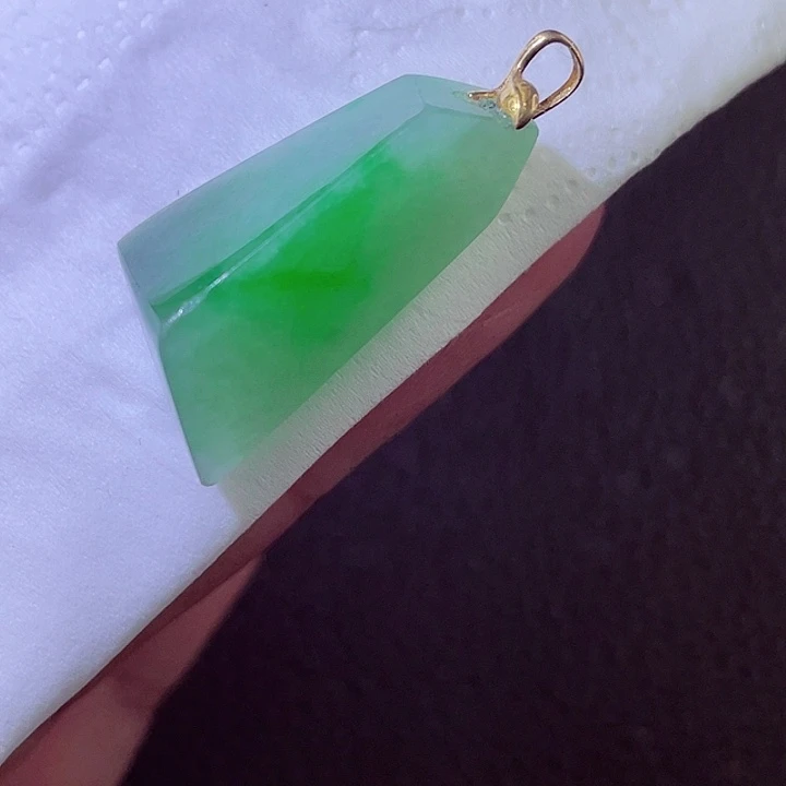 翡翠18K金镶嵌颈饰翡翠