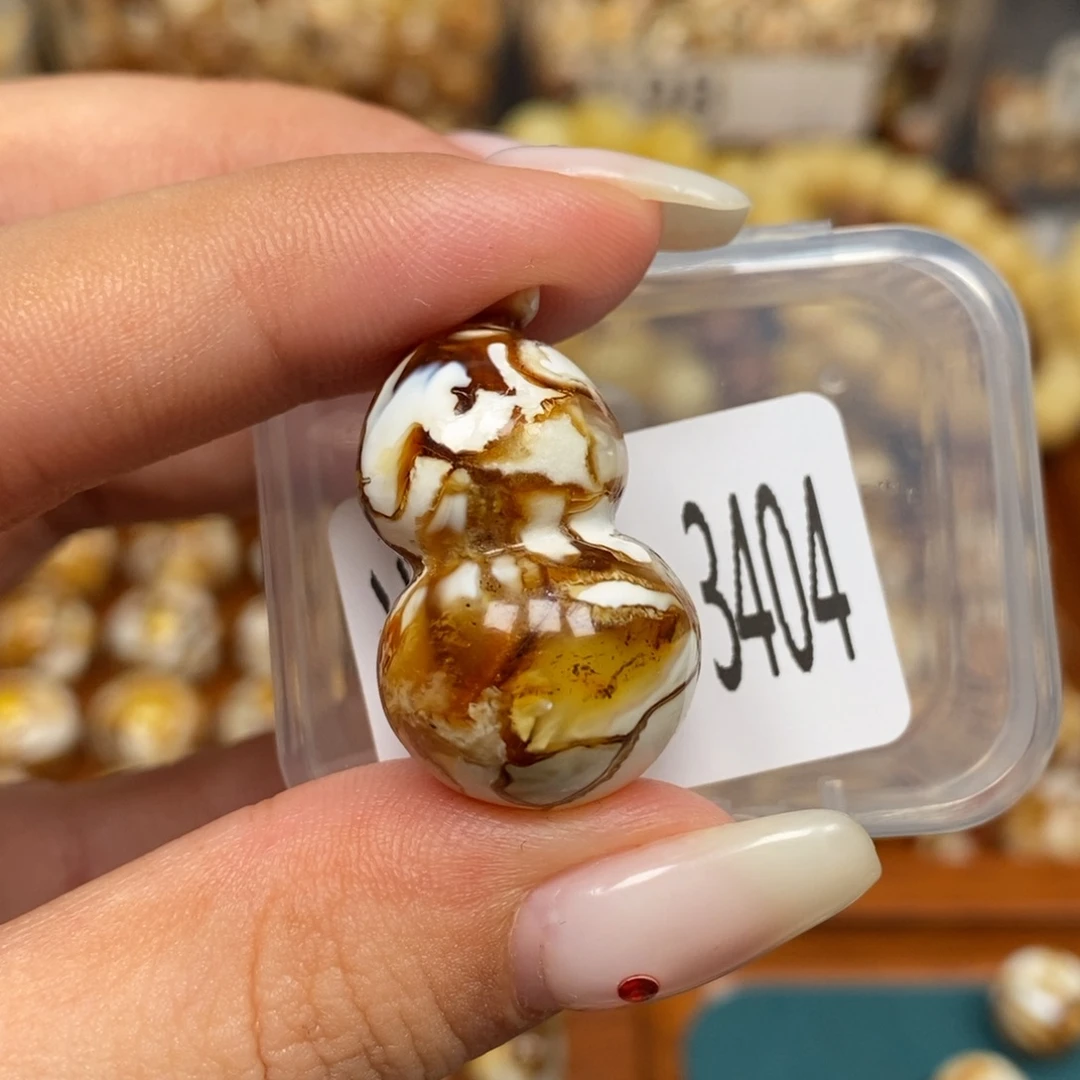 沁色蜜蜡未镶嵌3404