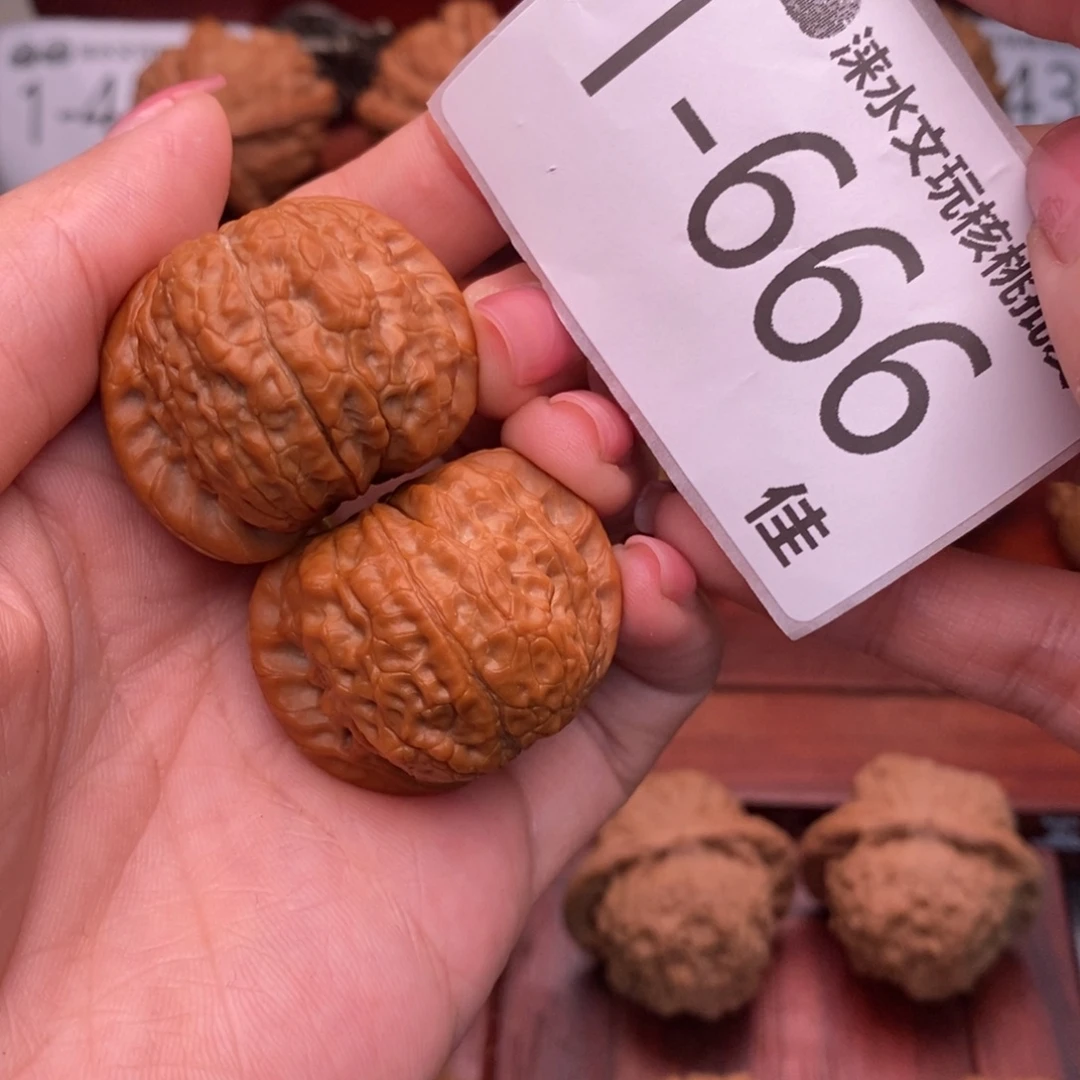 文玩核桃把件35血麒麟
