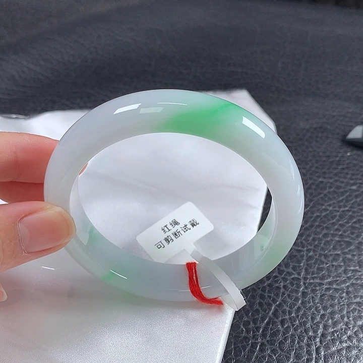 翡翠未镶嵌手镯