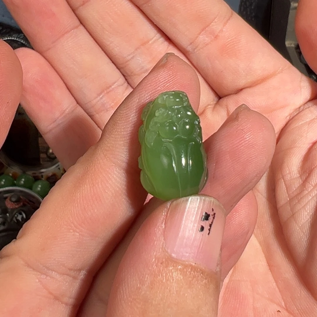 颈饰未镶嵌和田玉俄碧辣阳绿冰底微猫貔貅镶嵌级小精品超值