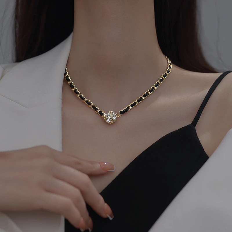 【小香风】皮革项链高级感磁吸吊坠女款黑色编织链条颈链礼品套装