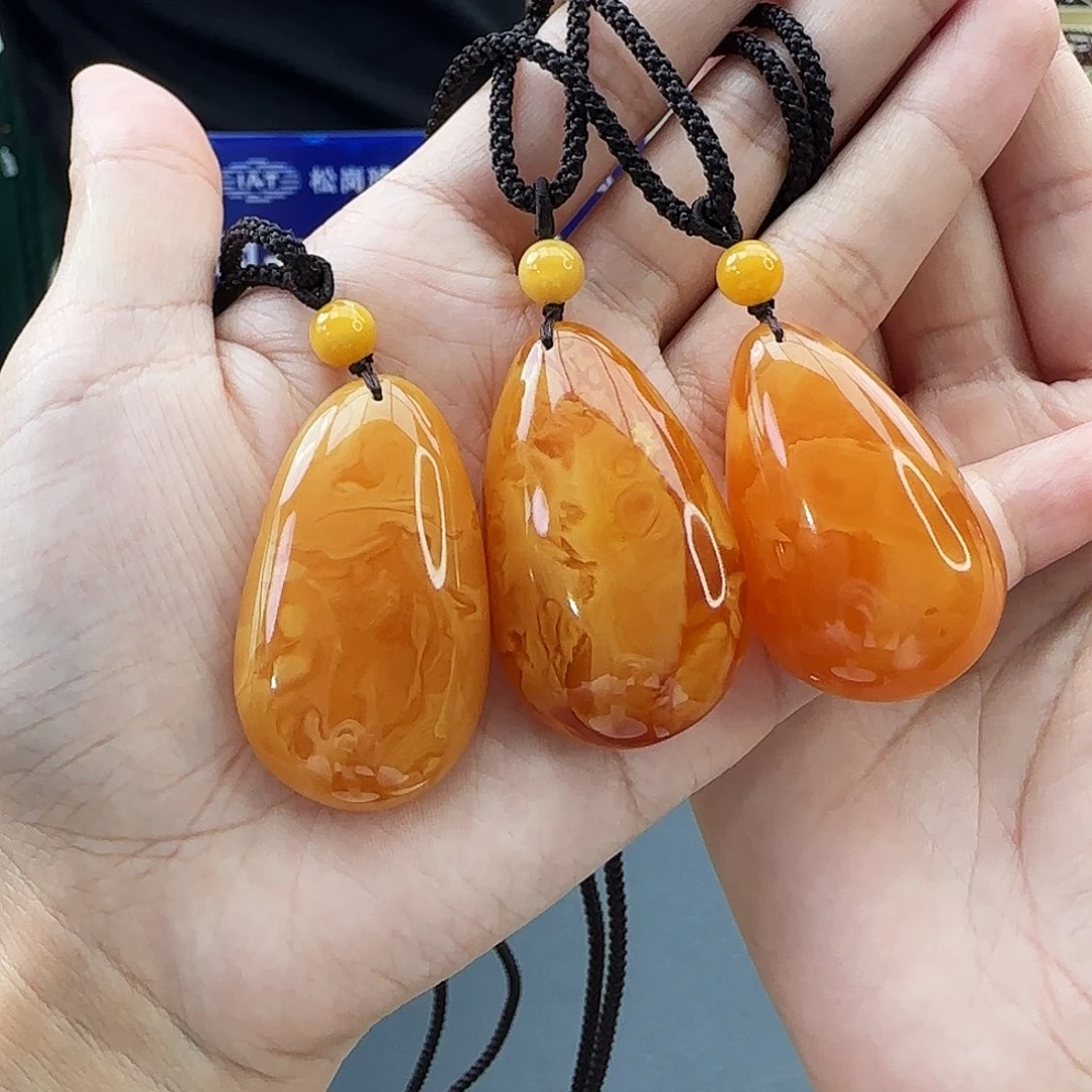 琥珀未镶嵌颈饰多样性发其一