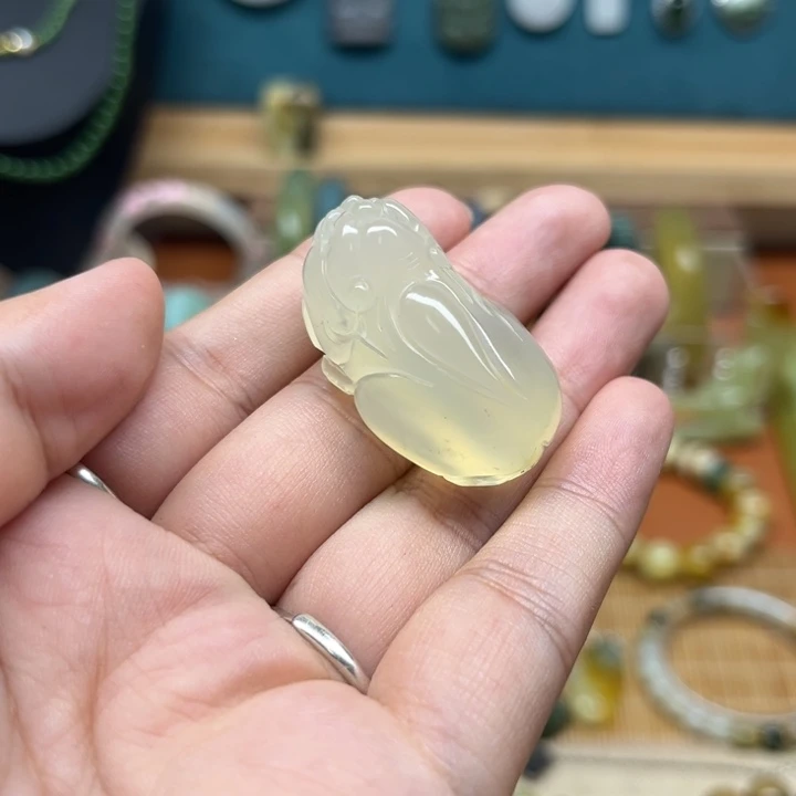 未镶嵌蛇纹石玉颈饰
