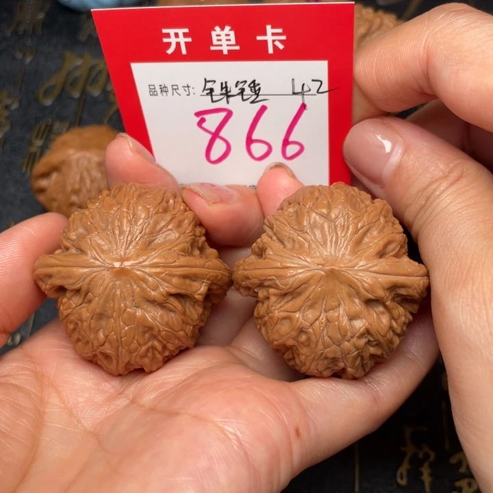 吊坠桃核文玩了吗