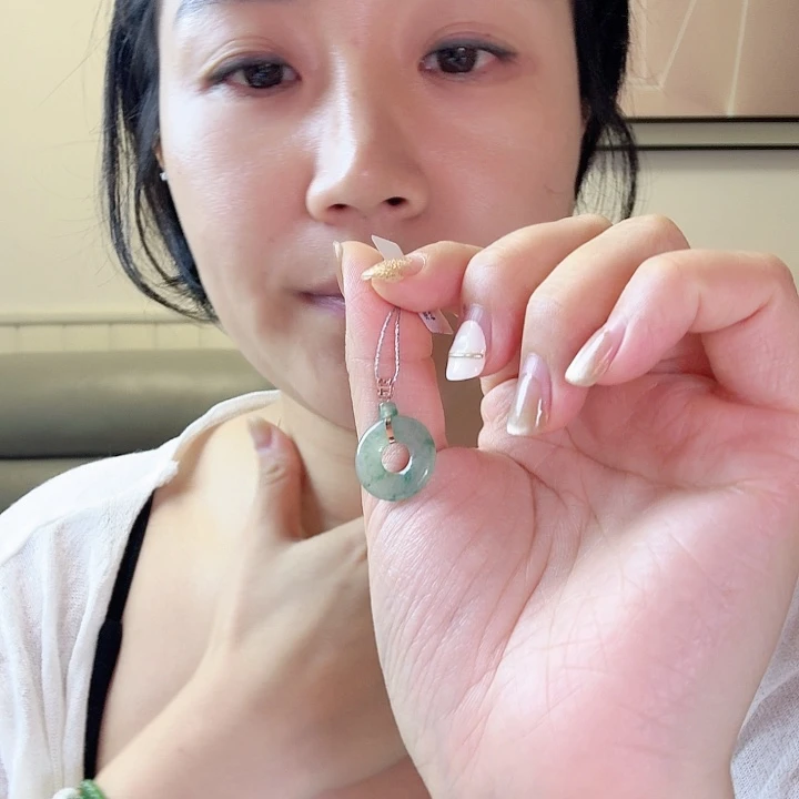 颈饰18K金镶嵌翡翠平安扣