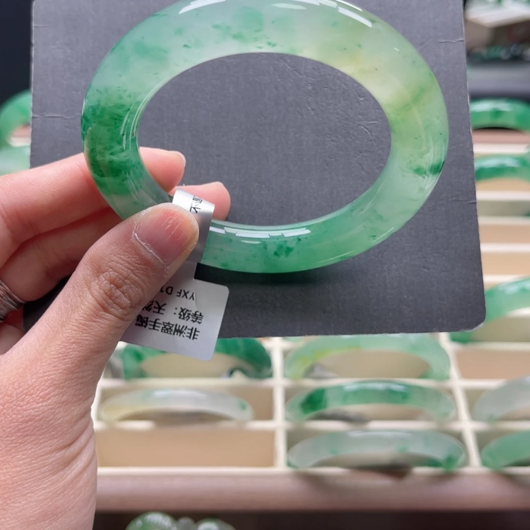 石英质玉（非洲翠）未镶嵌手镯