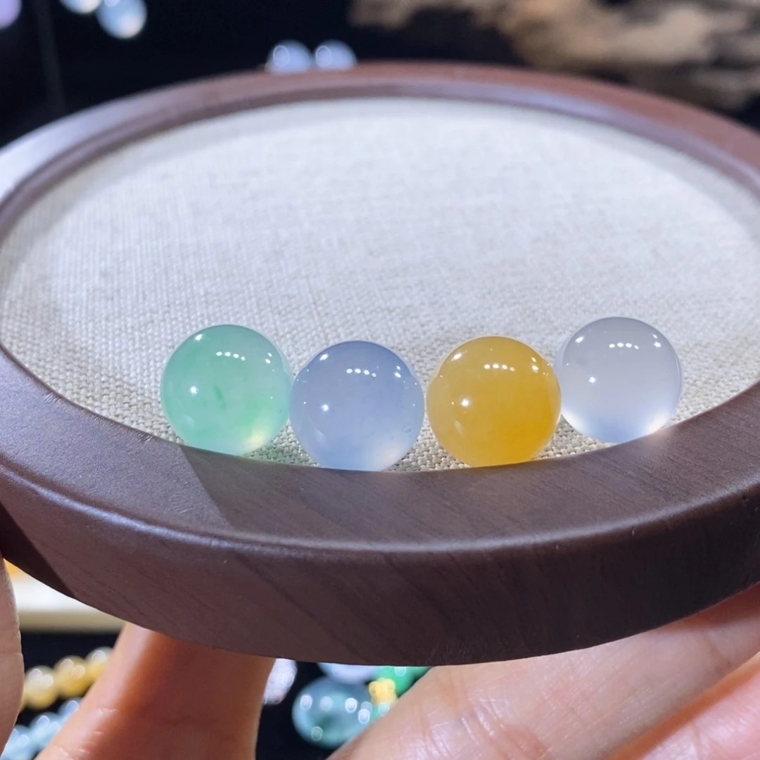 用***3翡翠未镶嵌颈饰翡翠圆珠一组