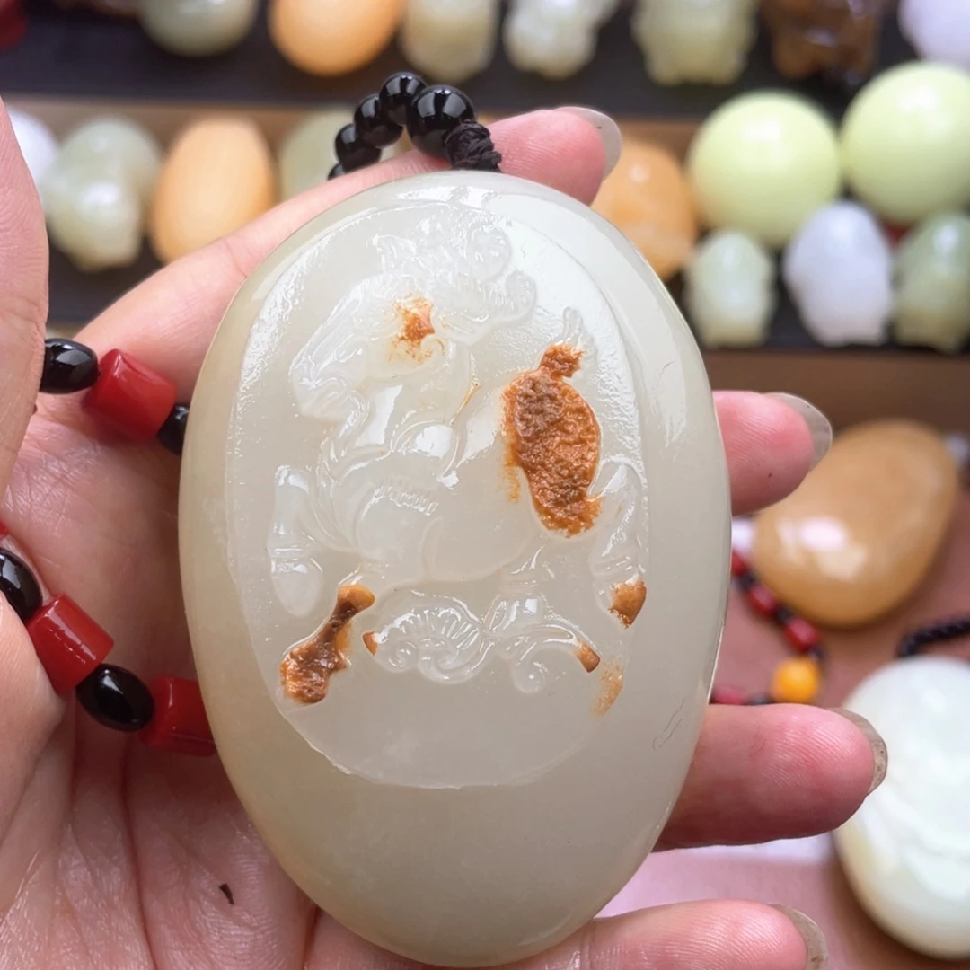 好***角石材天然古青石手把件微瑕