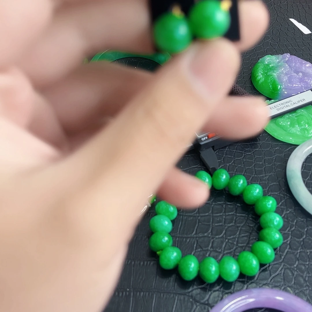 翡翠手镯未镶嵌多样性