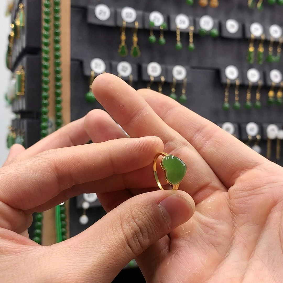和田玉戒指18K金镶嵌