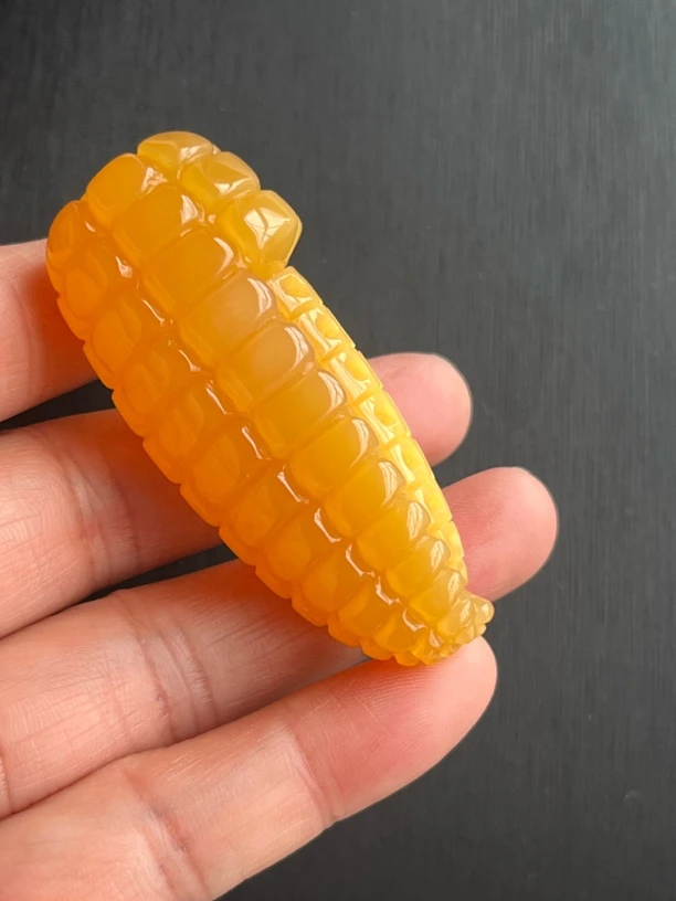 精品黄龙玉缅黄玉米吊坠