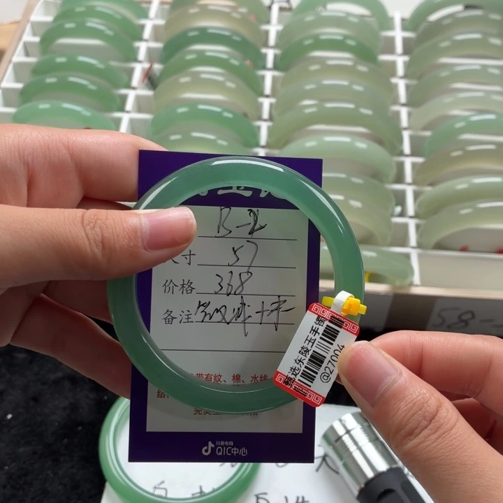 黛***黛东陵石未镶嵌手镯