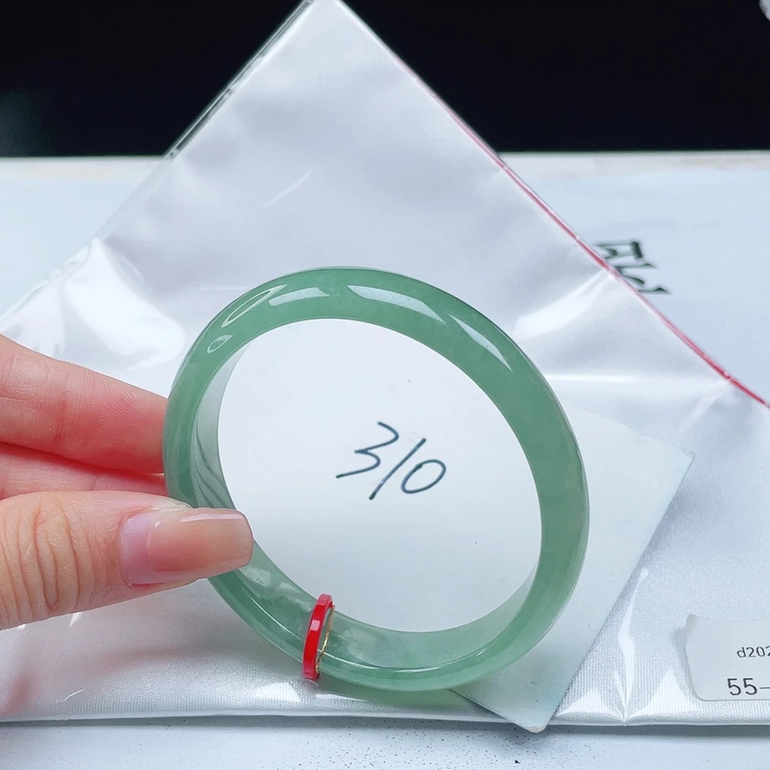 翡翠未镶嵌手镯55+贵妃