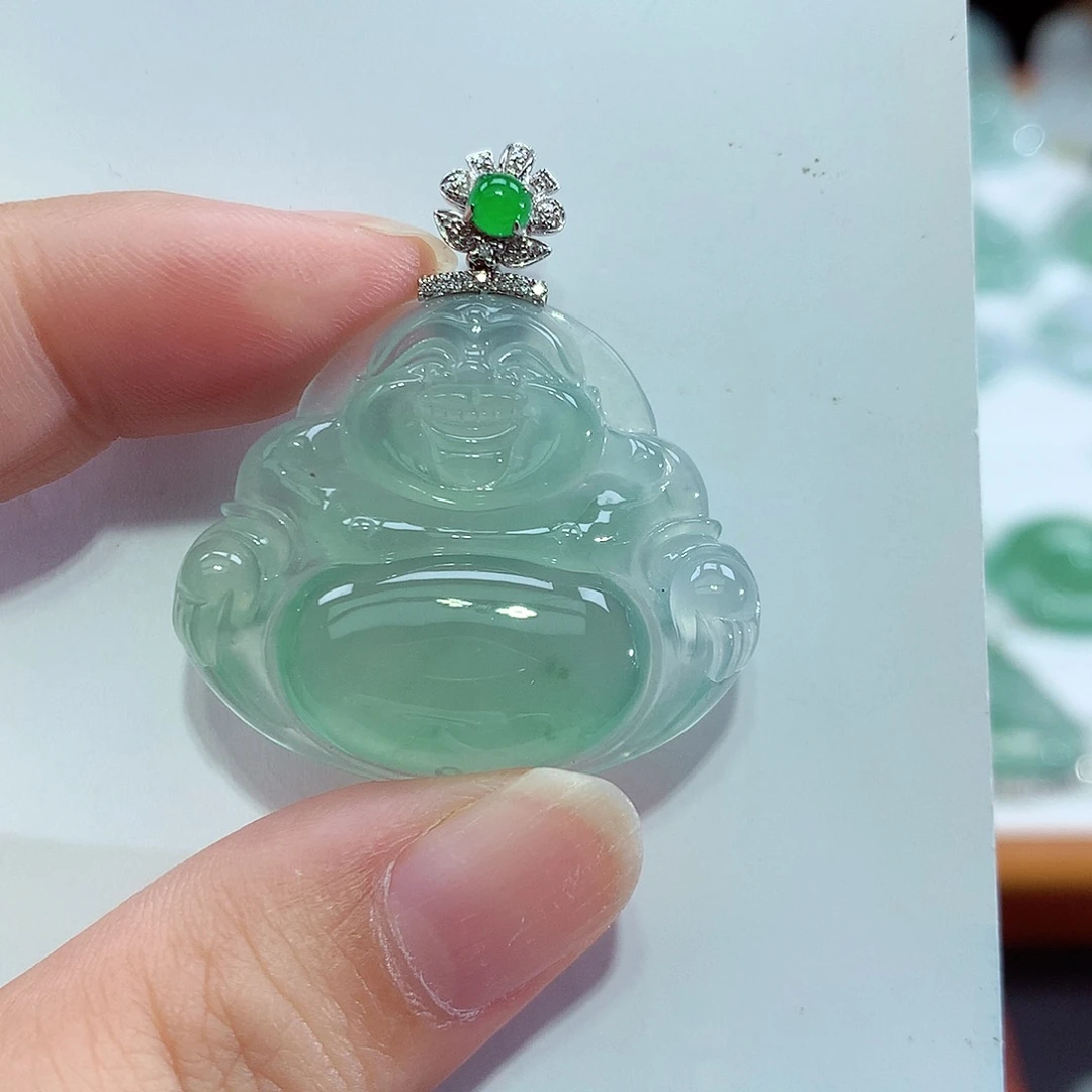 颈饰18K金镶嵌翡翠佛