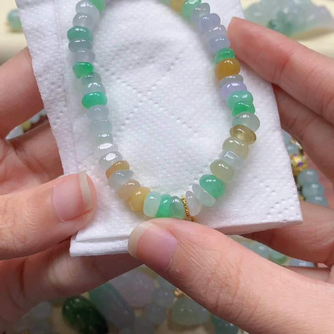 翡翠未镶嵌颈饰是