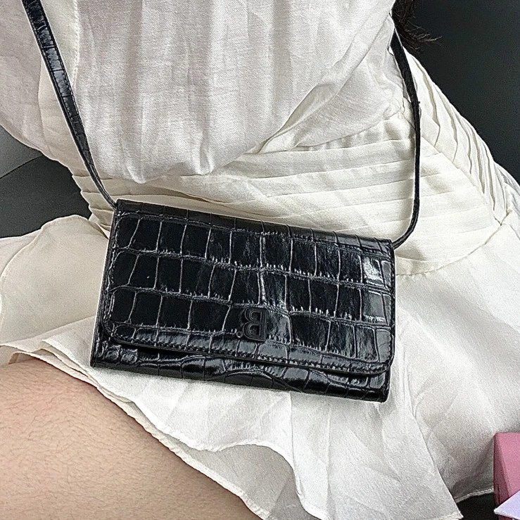 95新 Balenciaga/巴黎世家 B扣鳄鱼压纹斜挎包