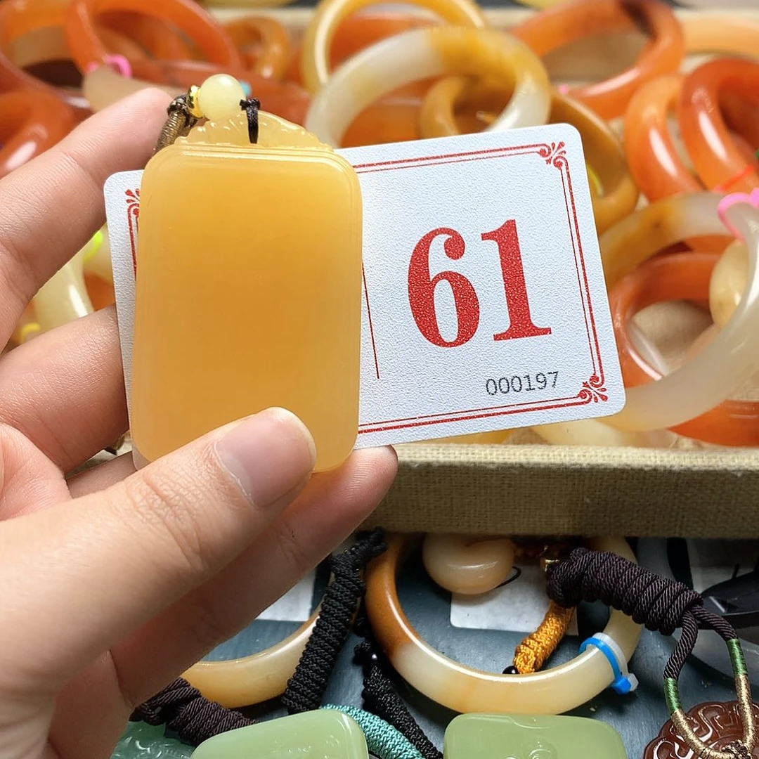 未镶嵌石英质玉（黄龙玉）手镯