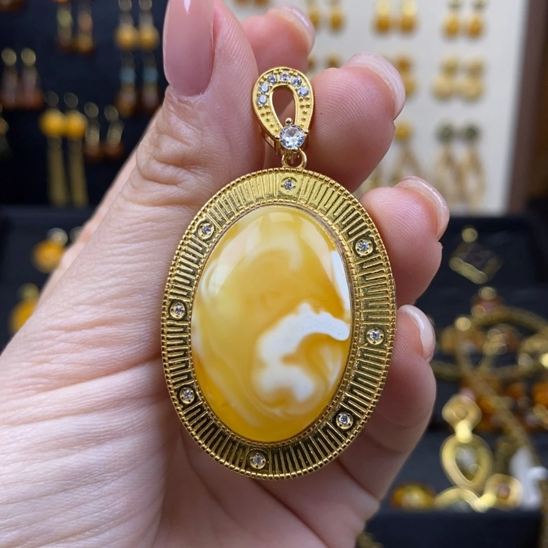 裸石琥珀未镶嵌成品