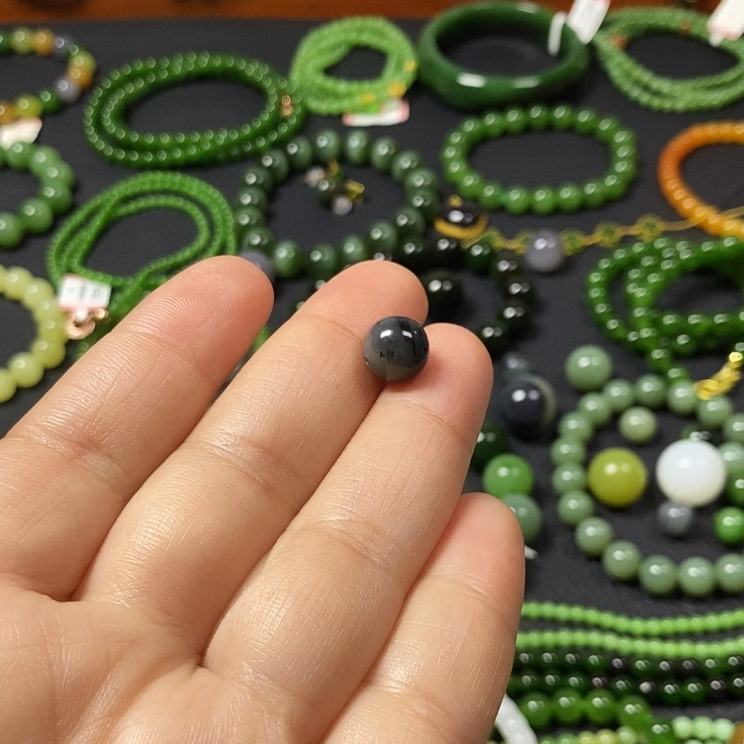 青***尘和田玉未镶嵌颈饰