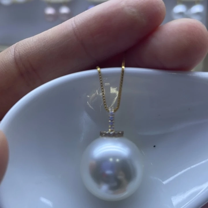 18K金镶嵌淡水珍珠耳饰