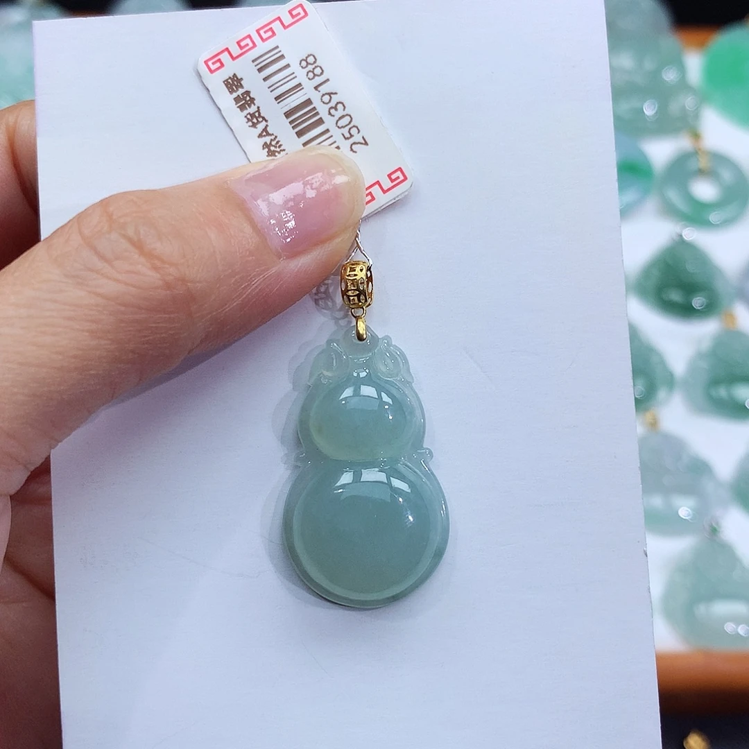 颈饰18K金镶嵌翡翠翡翠吊坠