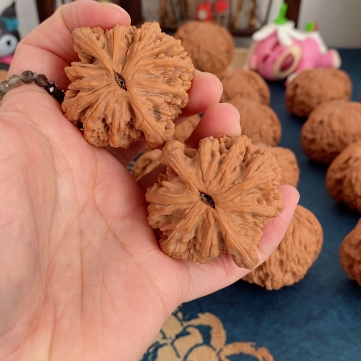 文玩核桃把件答*.麦虎43