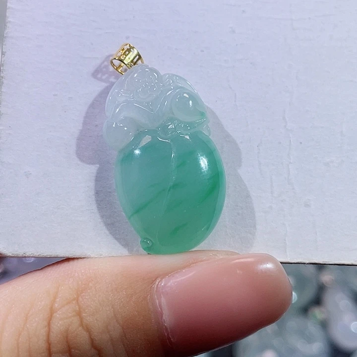 翡翠18K金镶嵌颈饰猴子献瑞