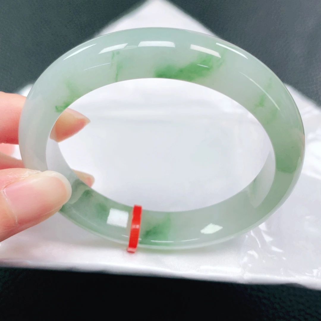 翡翠手镯未镶嵌54圈