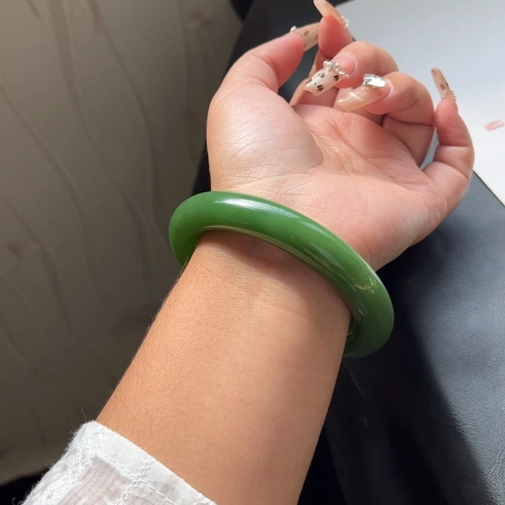 和田玉未镶嵌手镯