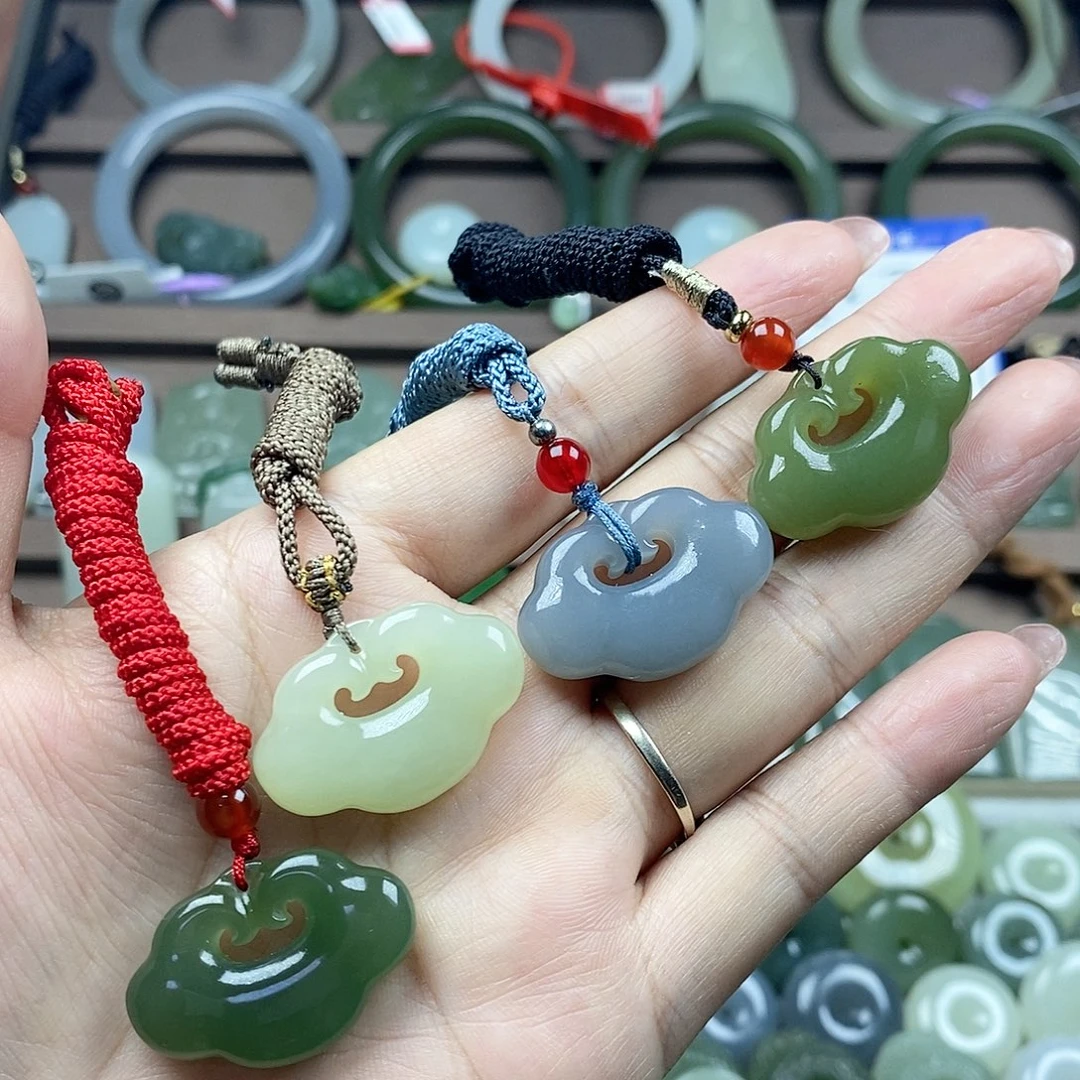 颈饰未镶嵌和田玉平安锁多样性发1件