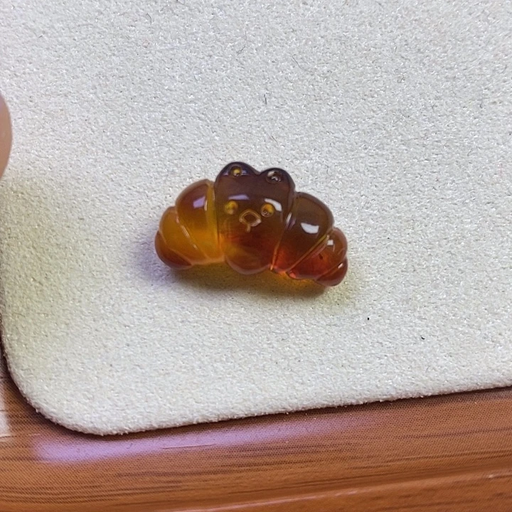 吊坠橄榄核牛角包