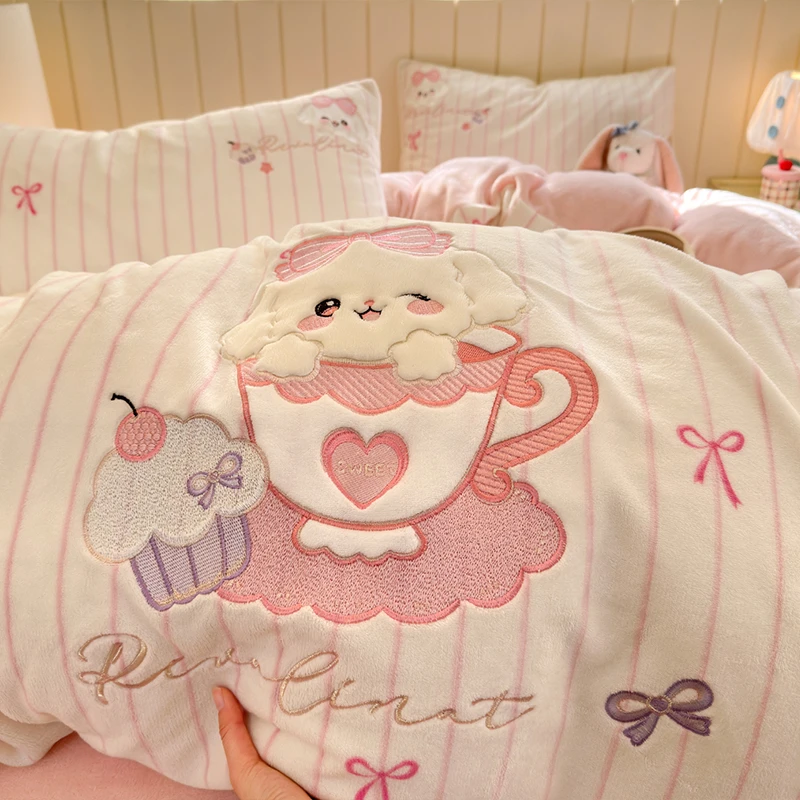 卡通贴布绣牛奶绒床上四件套冬季加厚珊瑚绒被套床单人宿舍三件套