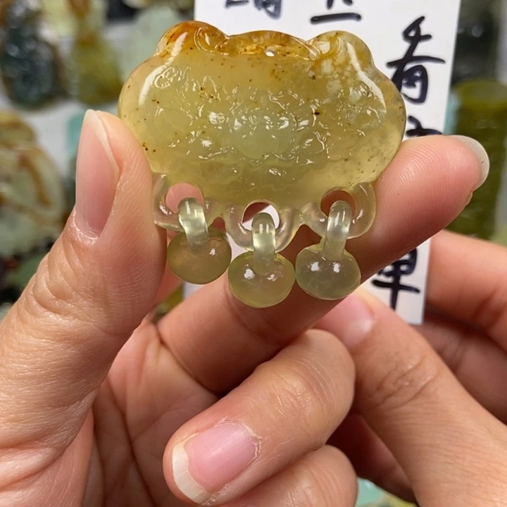 蛇纹石玉颈饰未镶嵌