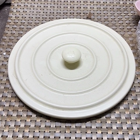 微瑕，不能明火，口径18，外21奶油色1个