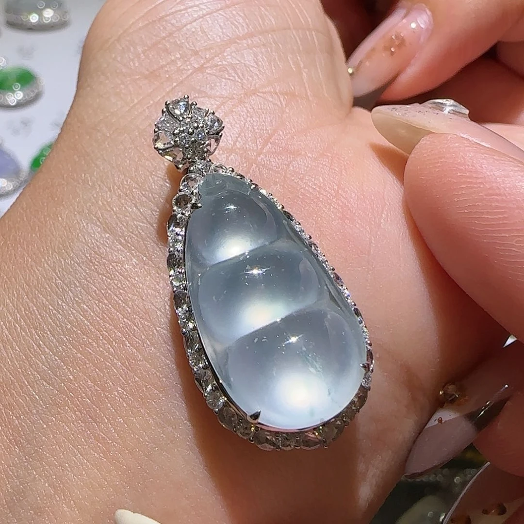 【闪购商品】颈饰18K金镶嵌翡翠天然