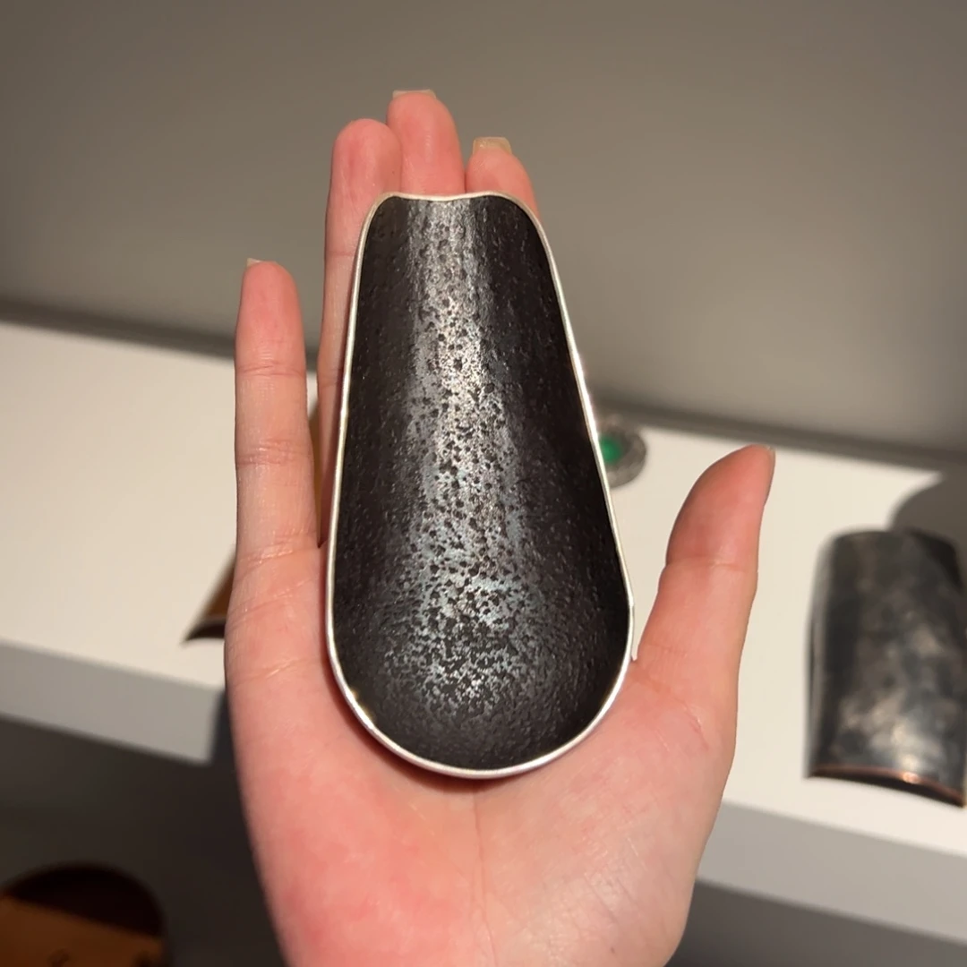 瓷片陶瓷。      陶瓷。