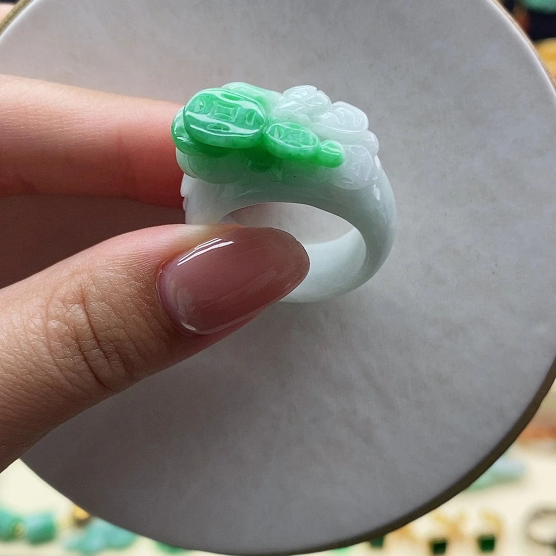 翡翠未镶嵌戒圈戒圈