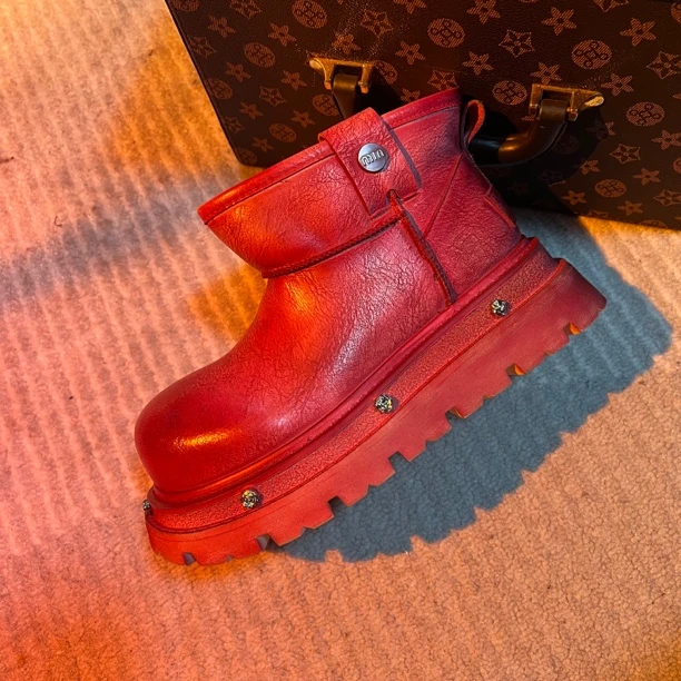 复古厚底铆钉重工擦色做旧雪地靴