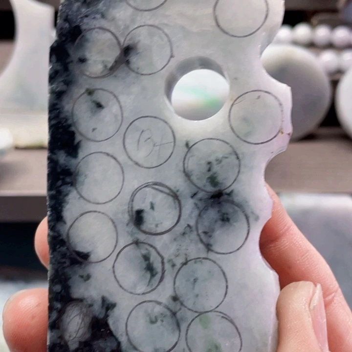 石***…翡翠未镶嵌颈饰翡翠片料