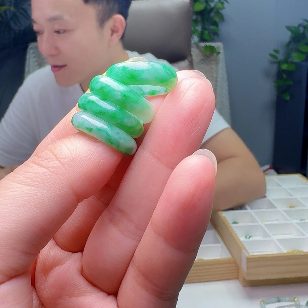 翡翠未镶嵌戒指多样性发货其一