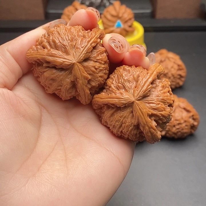 高***.核桃核桃吊坠白狮子